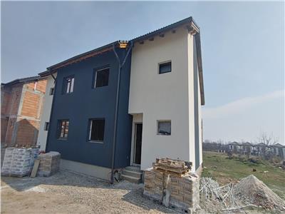 Casa cu 4 camere si curte libera de 160 mp de vanzare in Selimbar