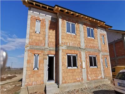 Casa cu 4 camere si teren 225 mp in zona Unirii-Selimbar