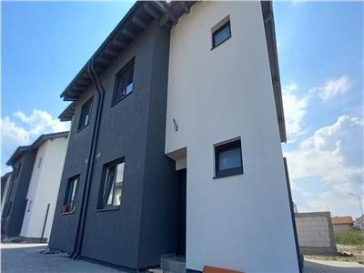 Casa Duplex cu 4 camere de vanzare in Selimbar