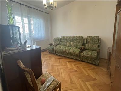 Apartament 3 camere decomandat de vanzare in zona Mihai Viteazul